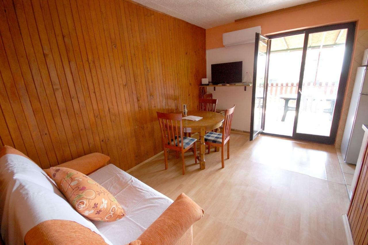 Apartments Juric By El-Pi Tours Njivice Ngoại thất bức ảnh